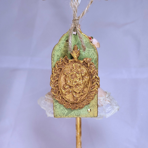 Mixed-media Tag Gold Medallion