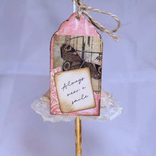 Mixed-media Tag Always Wear a Smile