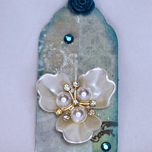 Mixed-media Tag Pearl Flower on Aqua